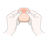資生堂原圖:以指腹輕柔揉洗海綿